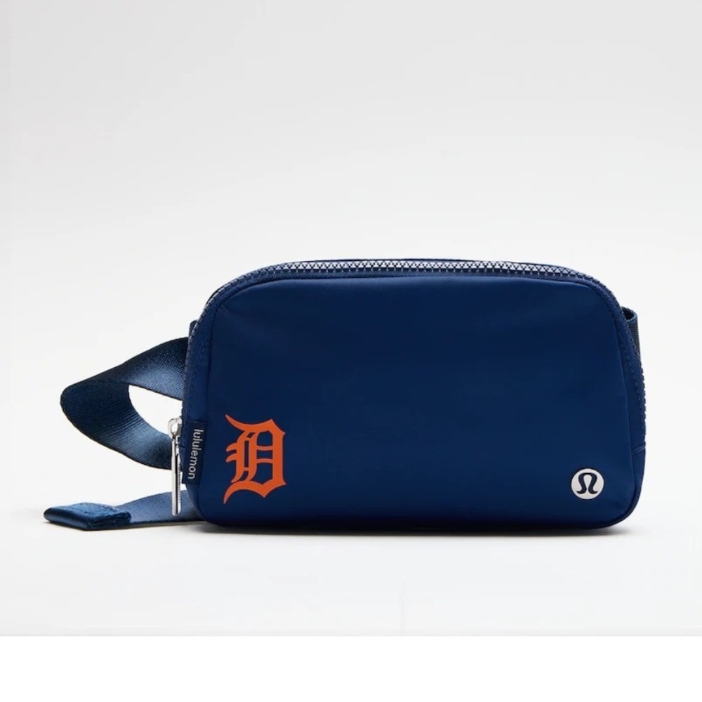 Lululemon NIB Everywhere Belt Bag Detroit Tigers Navy Blue MLB Sporty